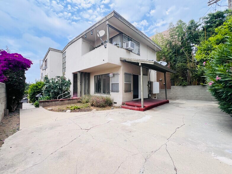 Primary Photo - 1142 S Serrano Ave