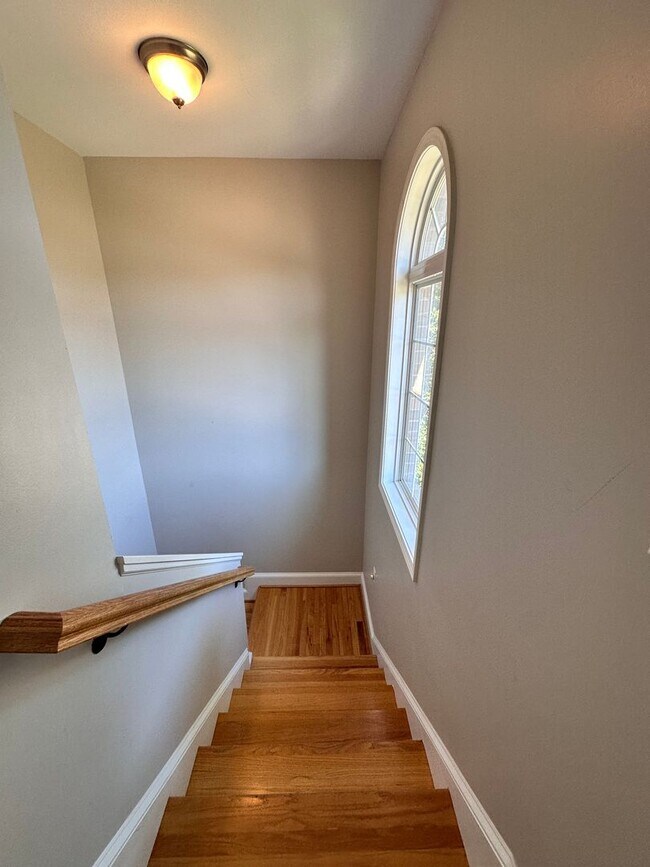 Building Photo - Exclusively Offered By Muse Realty Rentals...