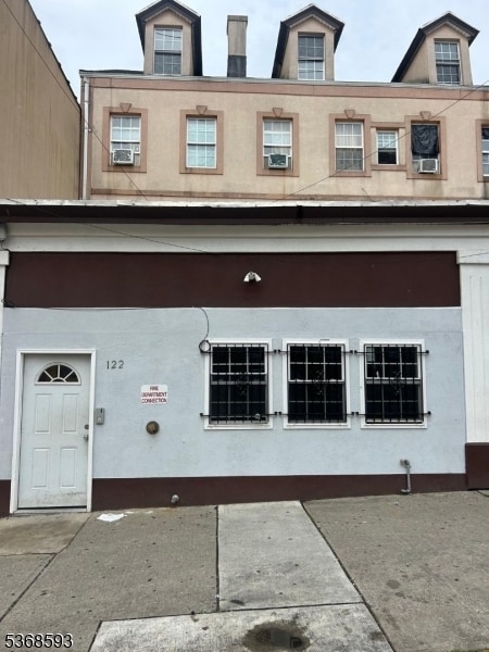 Building Photo - 122 3rd St