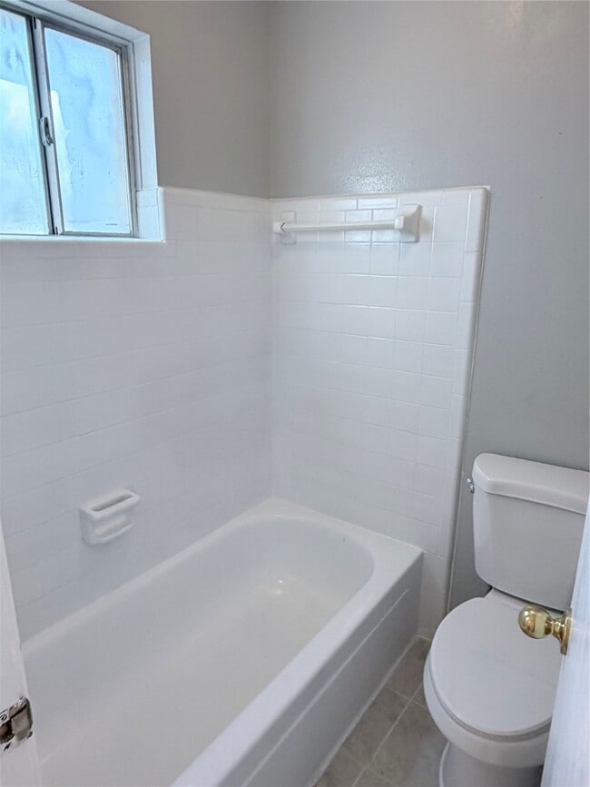 Building Photo - 1802 Oaklawn St