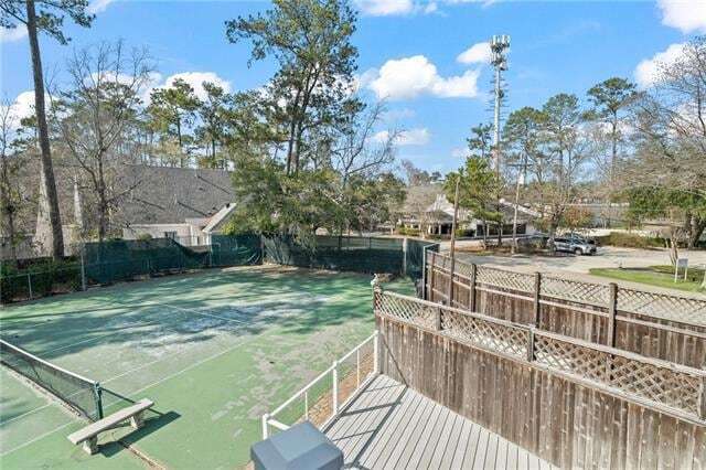 Building Photo - 632 Village Ln S