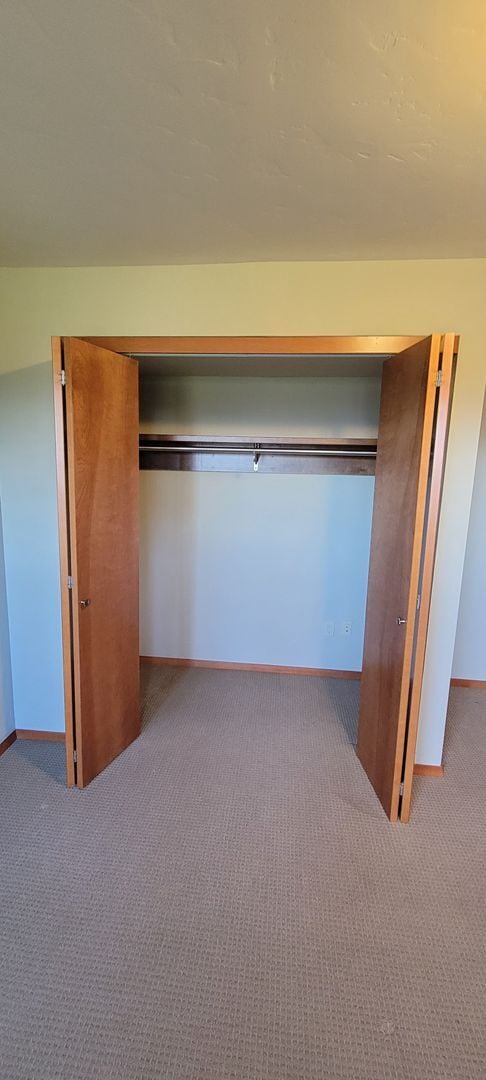 Building Photo - Beautiful and spacious 55+ unit in Bow