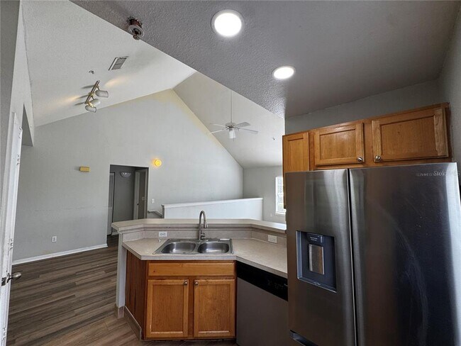 Building Photo - 9141 Lee Vista Blvd