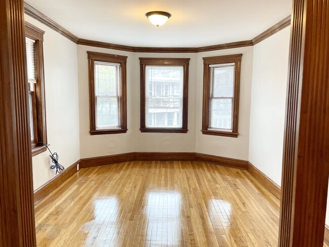 Living room - 100 Train St