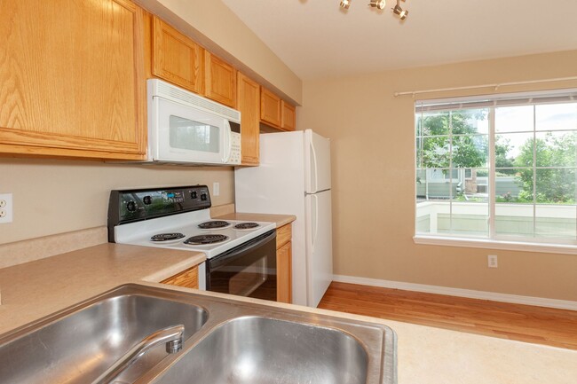 Building Photo - Spacious 3-Bedroom Townhome in Prime South...
