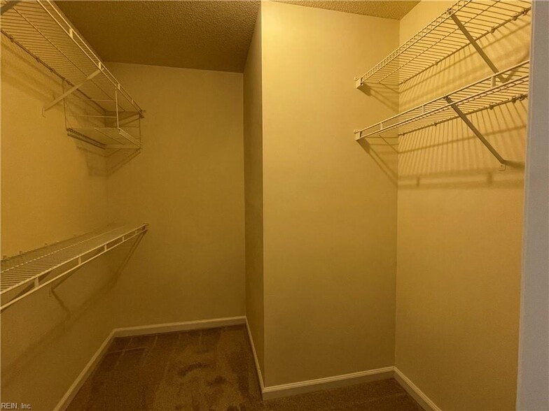 Closet - 905 Settlement Dr