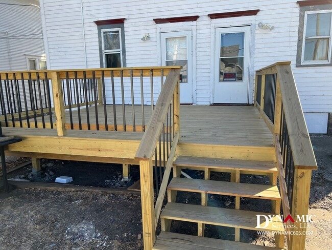 Building Photo - Remodeled 3 Bed / 1 Bath Remodeled Queen Anne Duplex – Downtown Sioux Falls