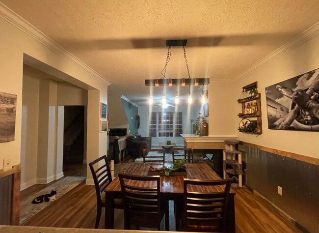 Building Photo - 2690 Gardenia Ave