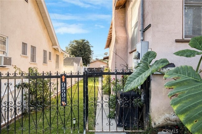 Building Photo - 959 W 17th St