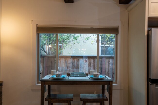 Building Photo - Forest Avenue Hideaway