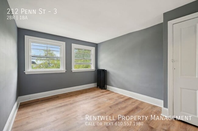 Building Photo - 2 Bedroom - 1 Bath Apartment located Ridle...
