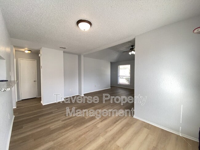 Building Photo - 209 Hickory Springs Dr