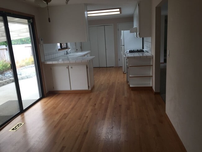 Building Photo - 3 Bed 3 Bath House