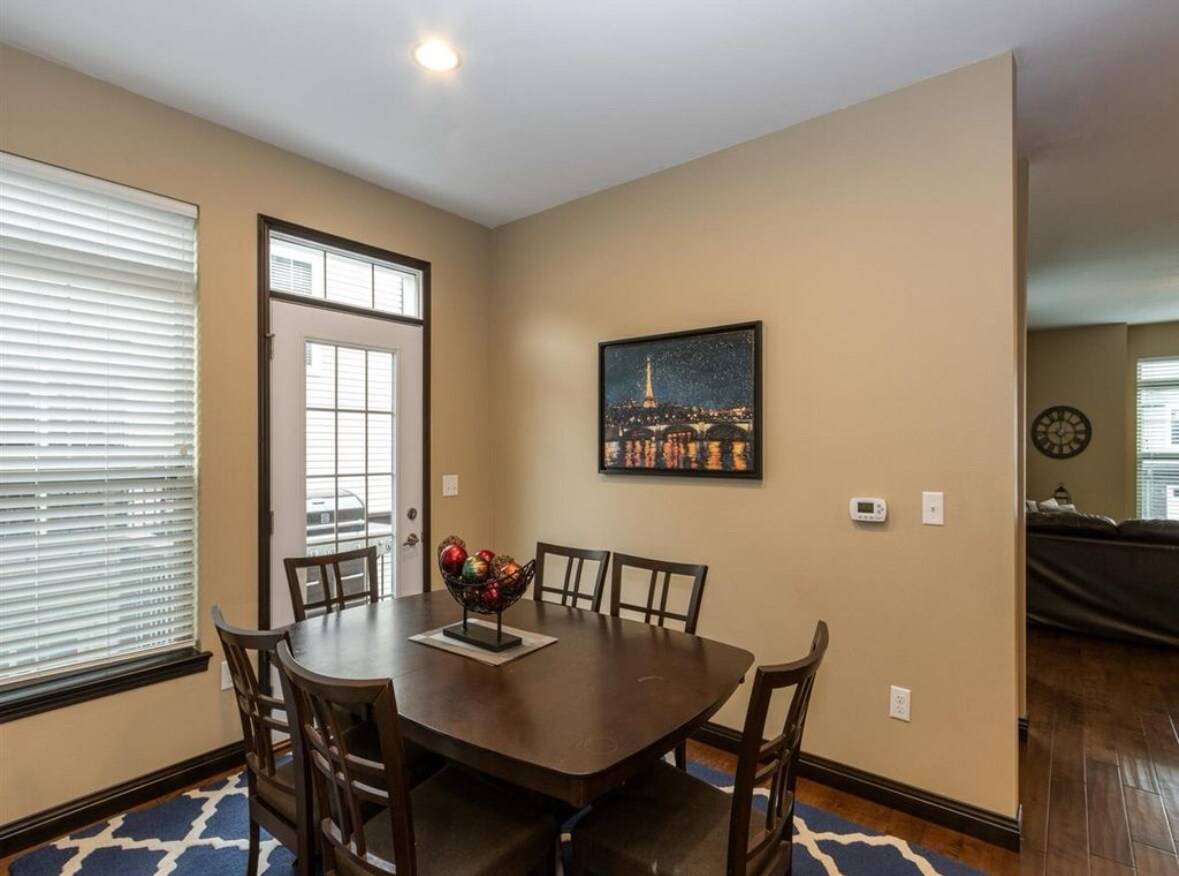 Dining room - 735 Mission Point Rd