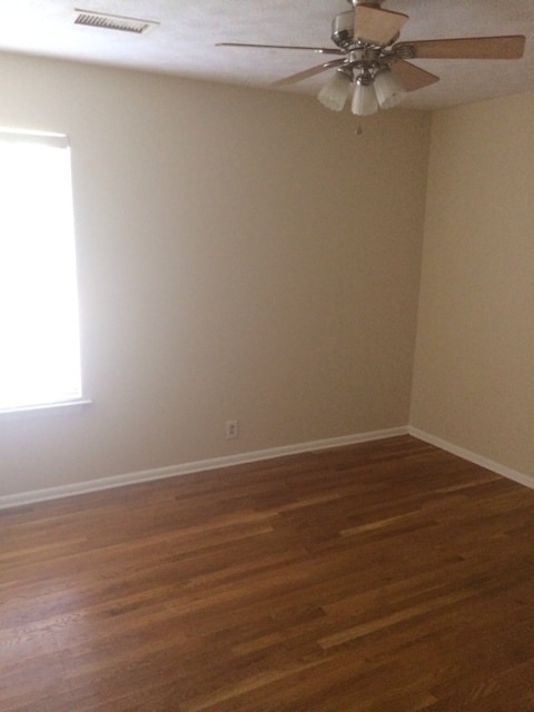 Building Photo - Sylvan Park!