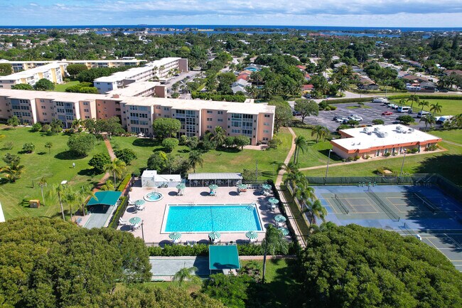 Building Photo - 230 NE 26th Ave