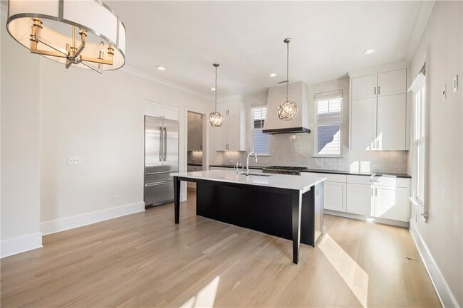 Building Photo - 2350 Melina Pl