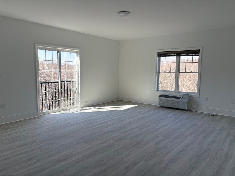 Building Photo - 2 Grove St