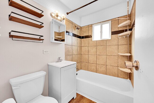 Building Photo - $2,240.95, $200 Off Cleaning Voucher, 4 Beds 1 Bath Single Family Home in Denver with Washer and ...