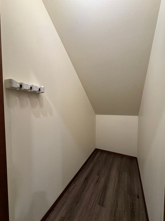 Building Photo - Spacious 5-Bedroom Home with Fenced Yard & Oversized Garage