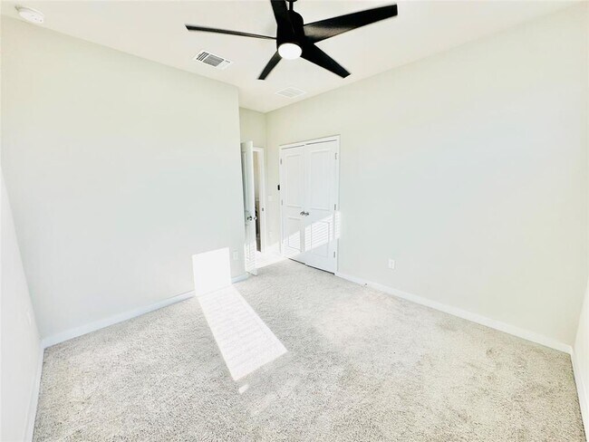 Building Photo - 1304 Limelight Ln