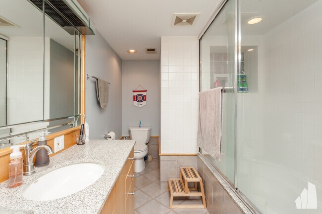 Building Photo - 1538 W Wrightwood Ave