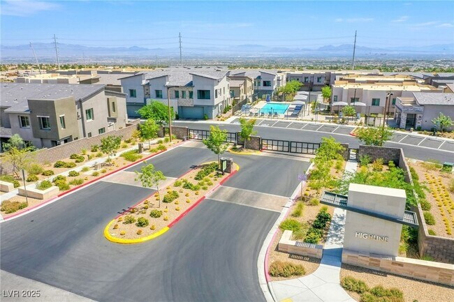 Building Photo - 600 N Carriage Hill Dr