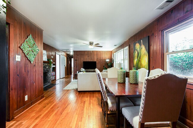 Building Photo - 4061 Lower Roswell Rd