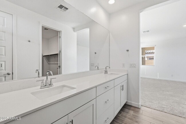 Building Photo - 8147 E Paloma Ave