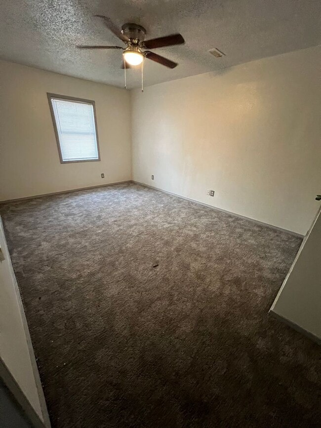 Building Photo - 4 Bed 1.5 Bath House, Total Electric with ...