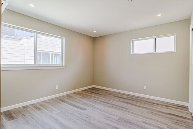 Building Photo - Newly built 4 bed/4 bath townhome in a 6-u...
