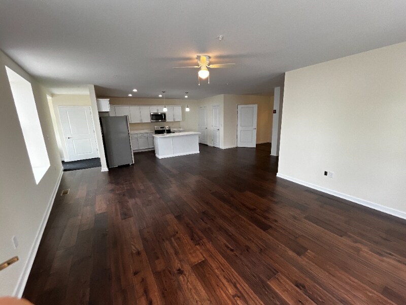 Building Photo - 883 Broadway