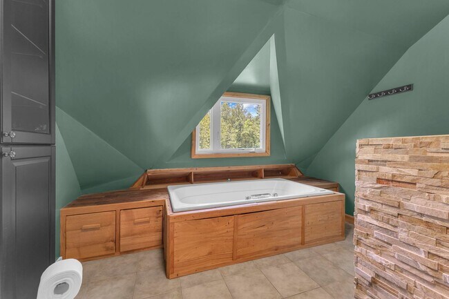 Building Photo - One-of-a-Kind 4 BR Retreat on Nearly 13 Pr...