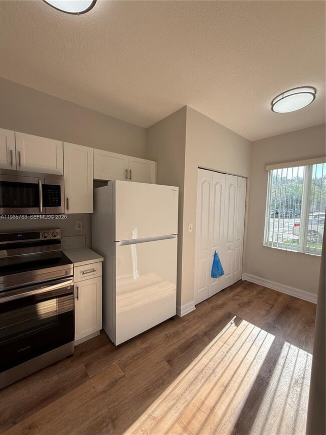 Building Photo - 15750 SW 92nd Ave