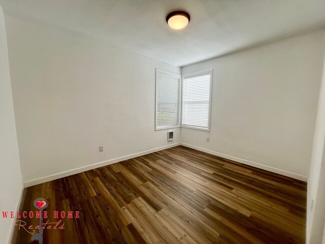 Building Photo - 4 bedroom home with air conditioning - Great location!!!  HUGE basement for your man cave or she ...