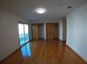 Building Photo - 150 Chestnut St