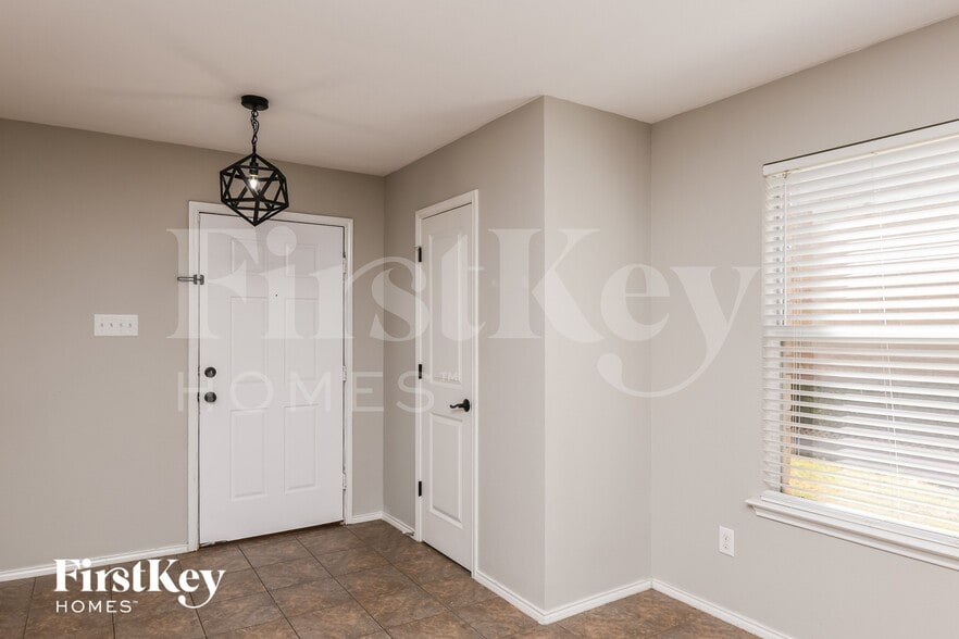 Building Photo - 8825 Quarry Ridge Trail