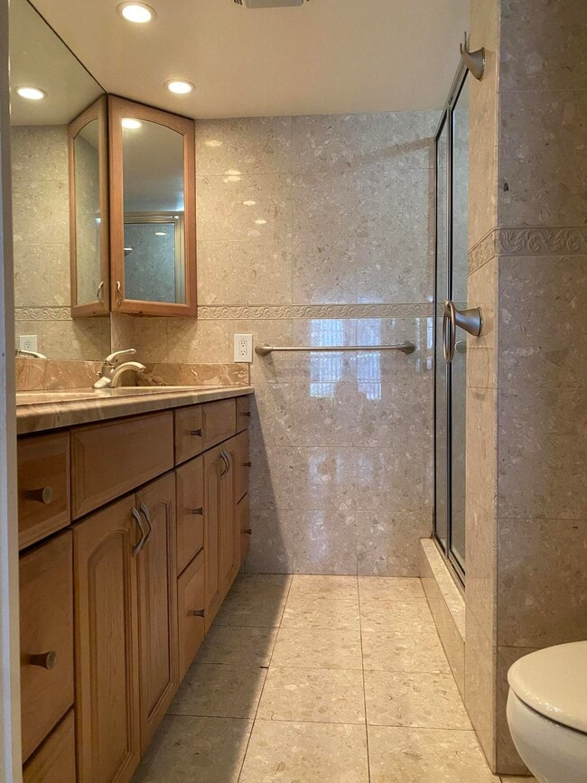 Building Photo - 15 Royal Palm Way