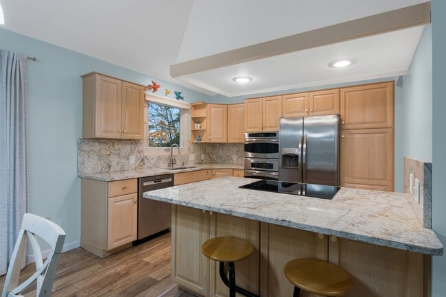 Building Photo - Charming Home at the Base of Old Mission Peninsula