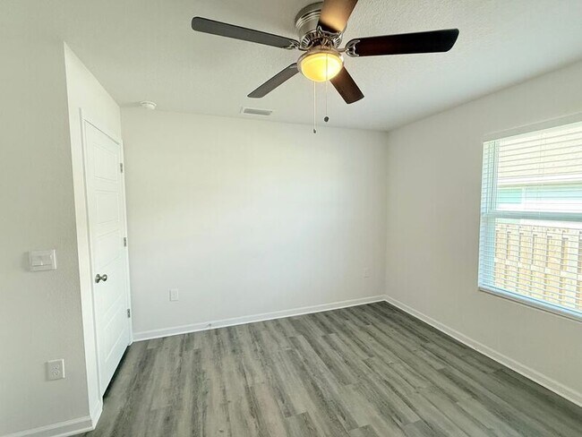 Building Photo - 5970 Smarty Jones Wy