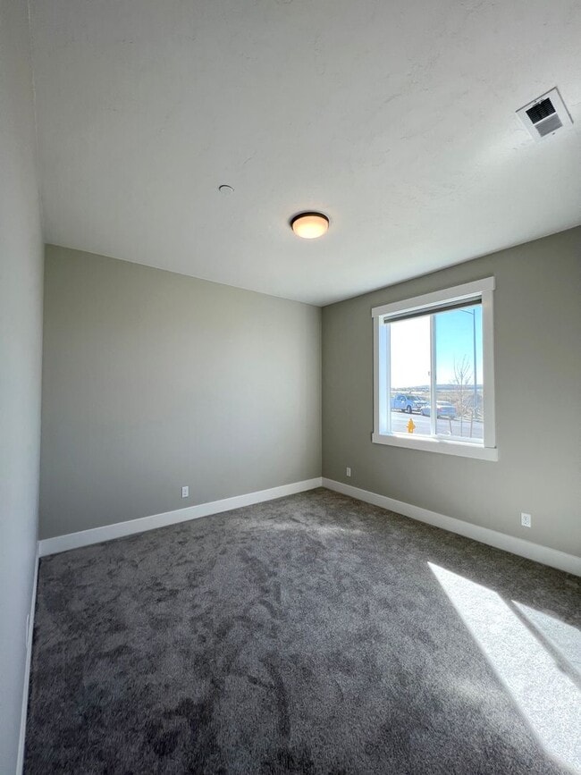 Building Photo - 2609 Sunray Ave