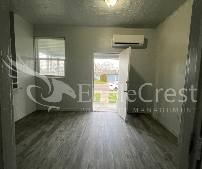 Building Photo - SKYWAY