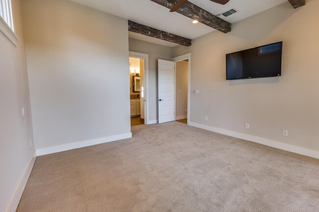 Building Photo - 2217 Seabiscuit Cv
