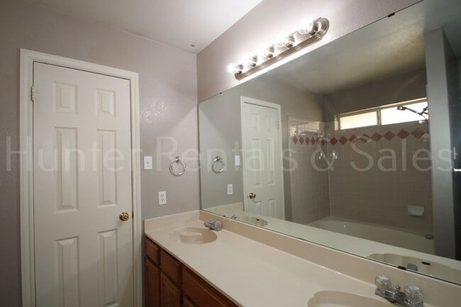 Building Photo - Well-Maintained & Move-In Ready in South Killeen