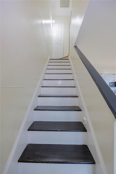 Building Photo - 8325 Fairway Rd