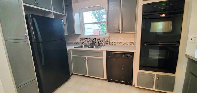 Building Photo - 1123 Brierfield Dr