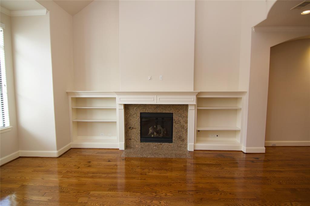 Building Photo - 6353 Richmond Ave