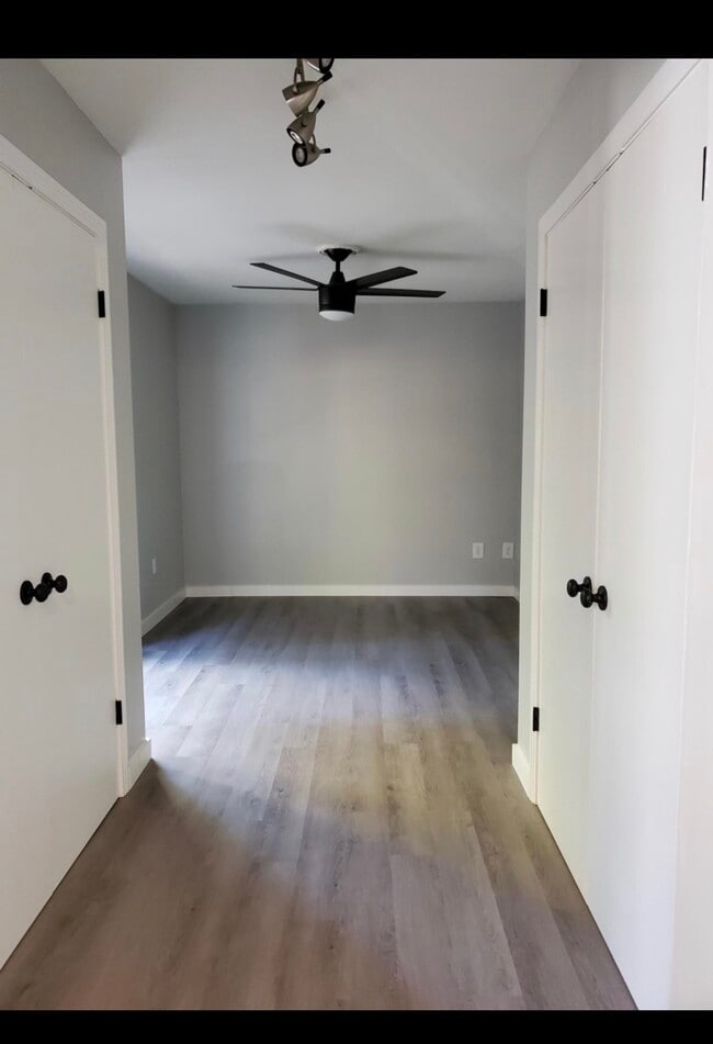 Building Photo - 130 Ravine St