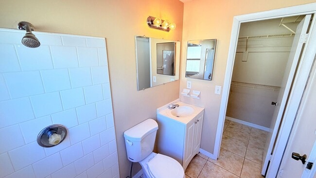 Building Photo - Cozy 2 BR / 2 BA Duplex