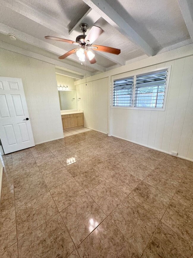 Building Photo - 3 bed, 2 bath w/ garage available first week of January!